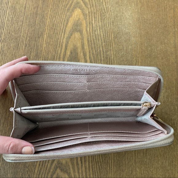 Rose Gold Michael Kors Wallet - Picture 5 of 7